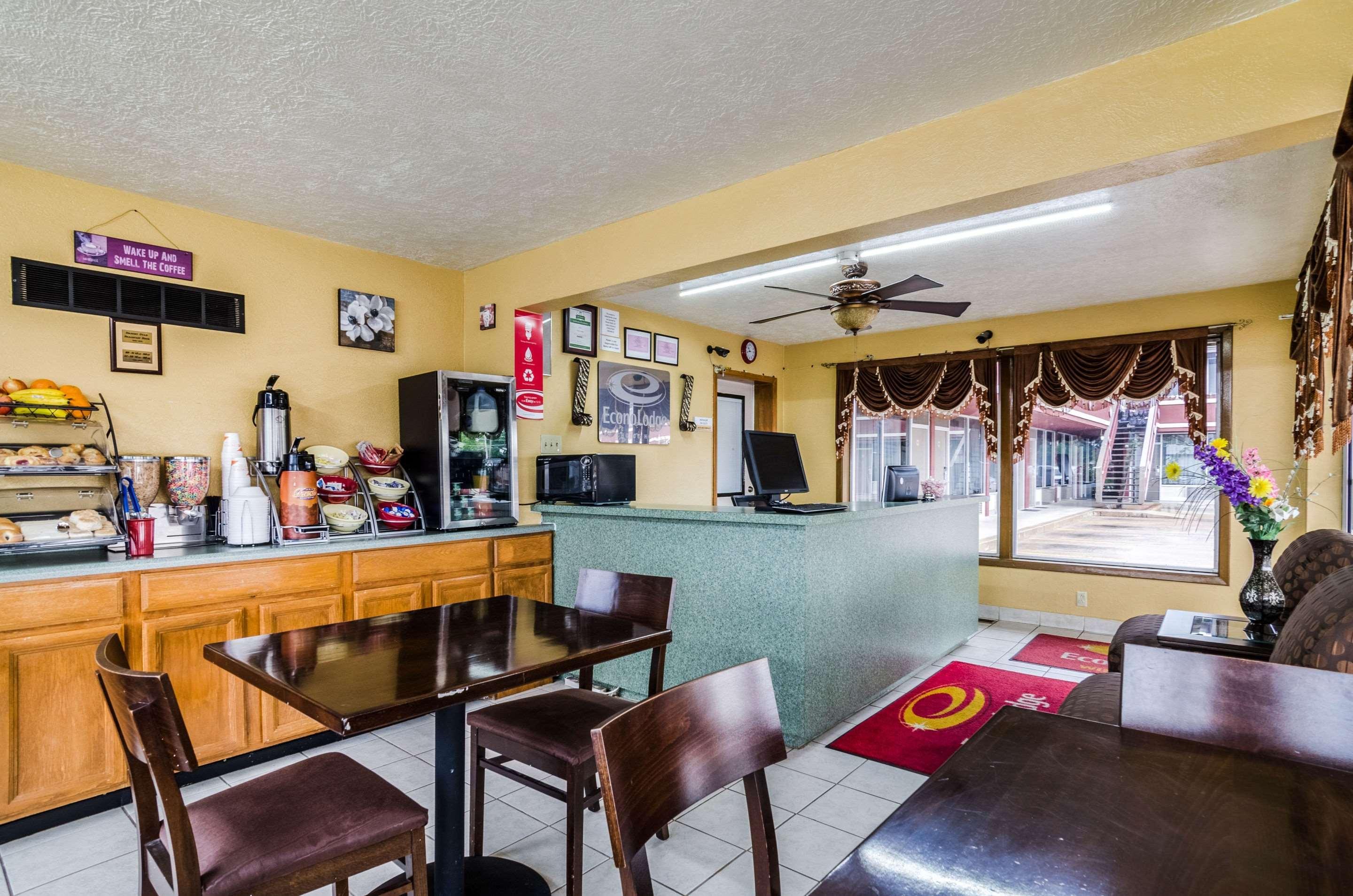 Econo Lodge Winfield Экстерьер фото