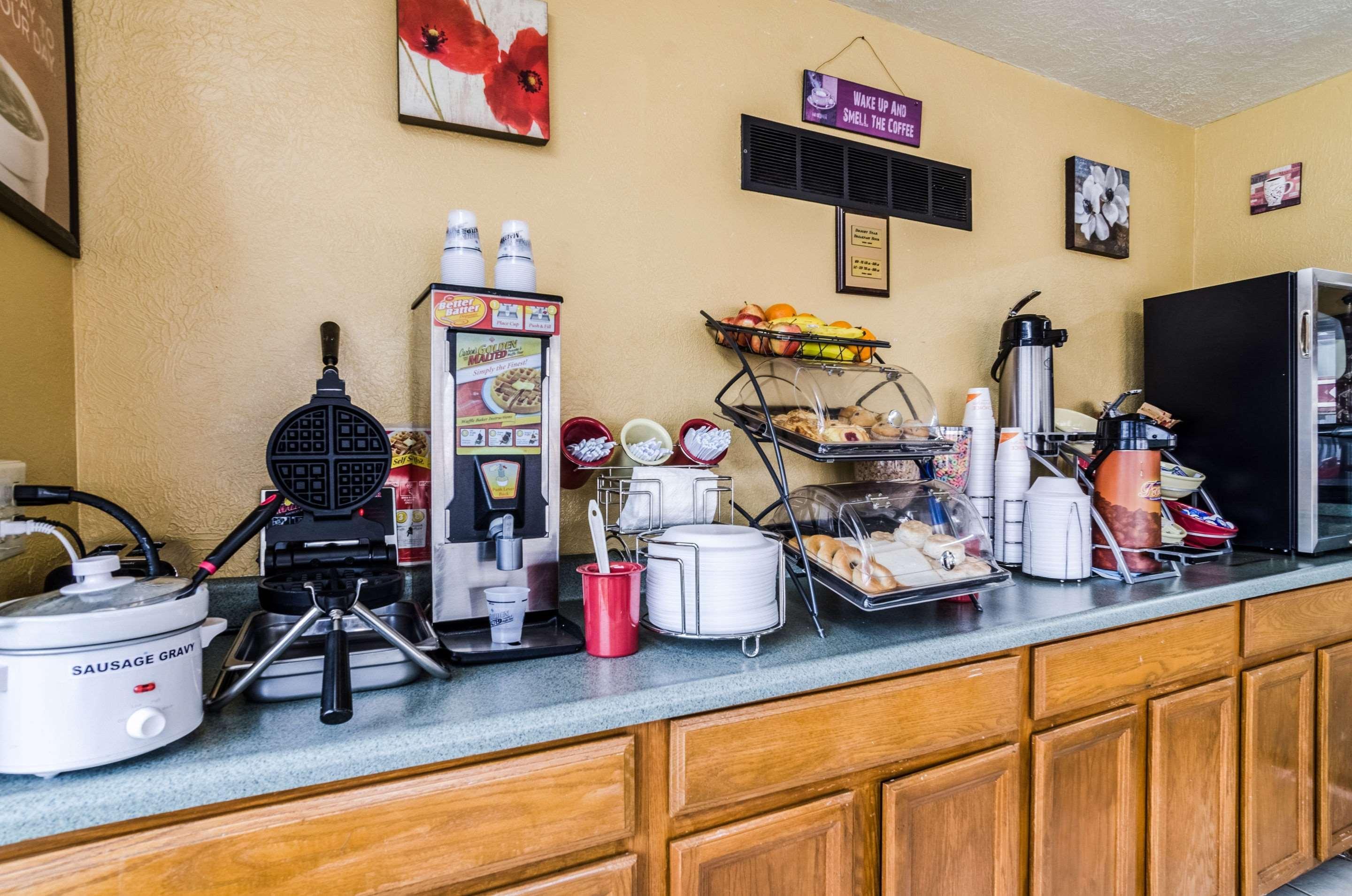 Econo Lodge Winfield Экстерьер фото